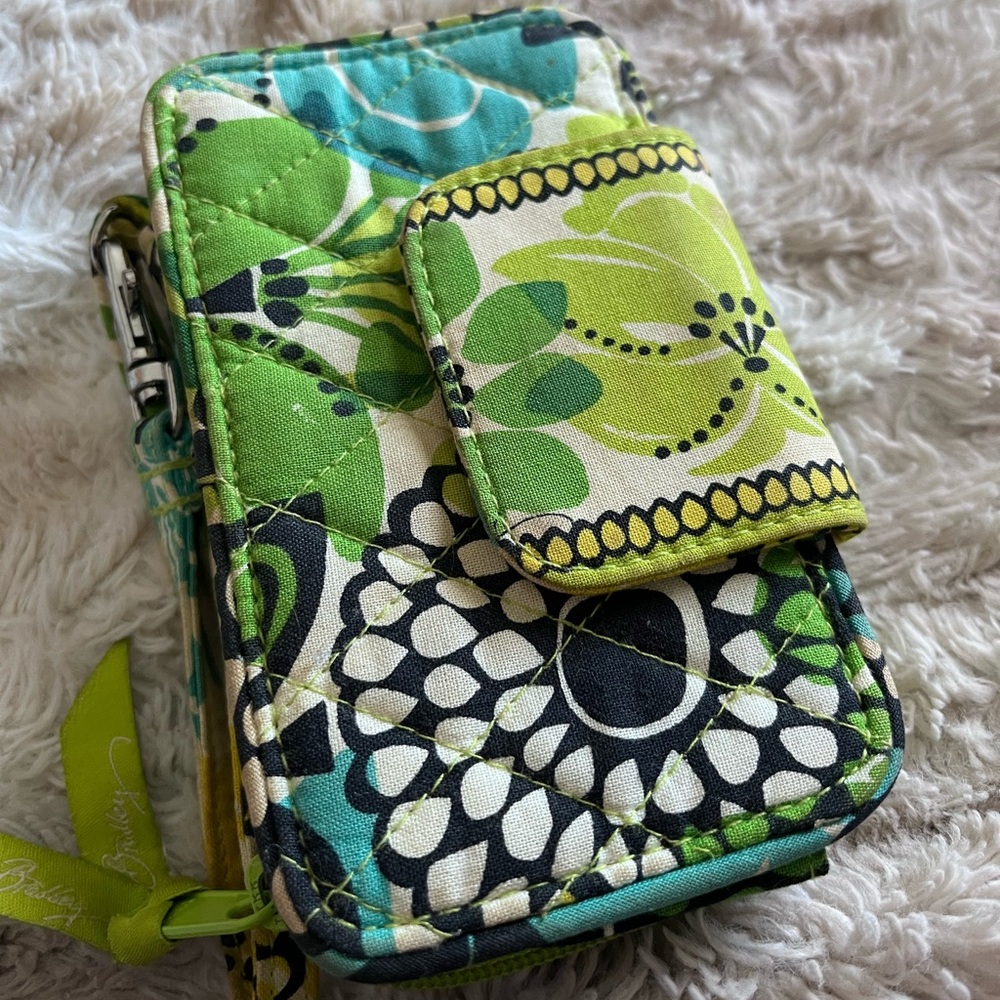 Hermosa cartera verde floral  de  Vera Bradly  usada